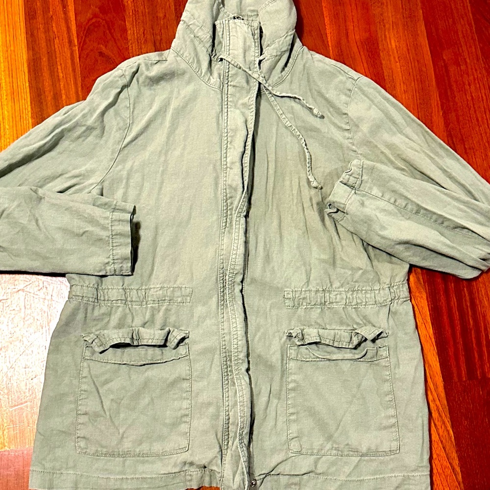 Green lightweight jacket, convertible sleeves, longer length, M